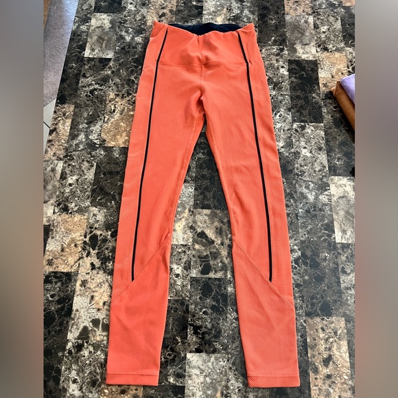 ZYIA ACTIVE LEGGINGS SIZE 4 BURN ORANGE COLOR EUC - Picture 2 of 2